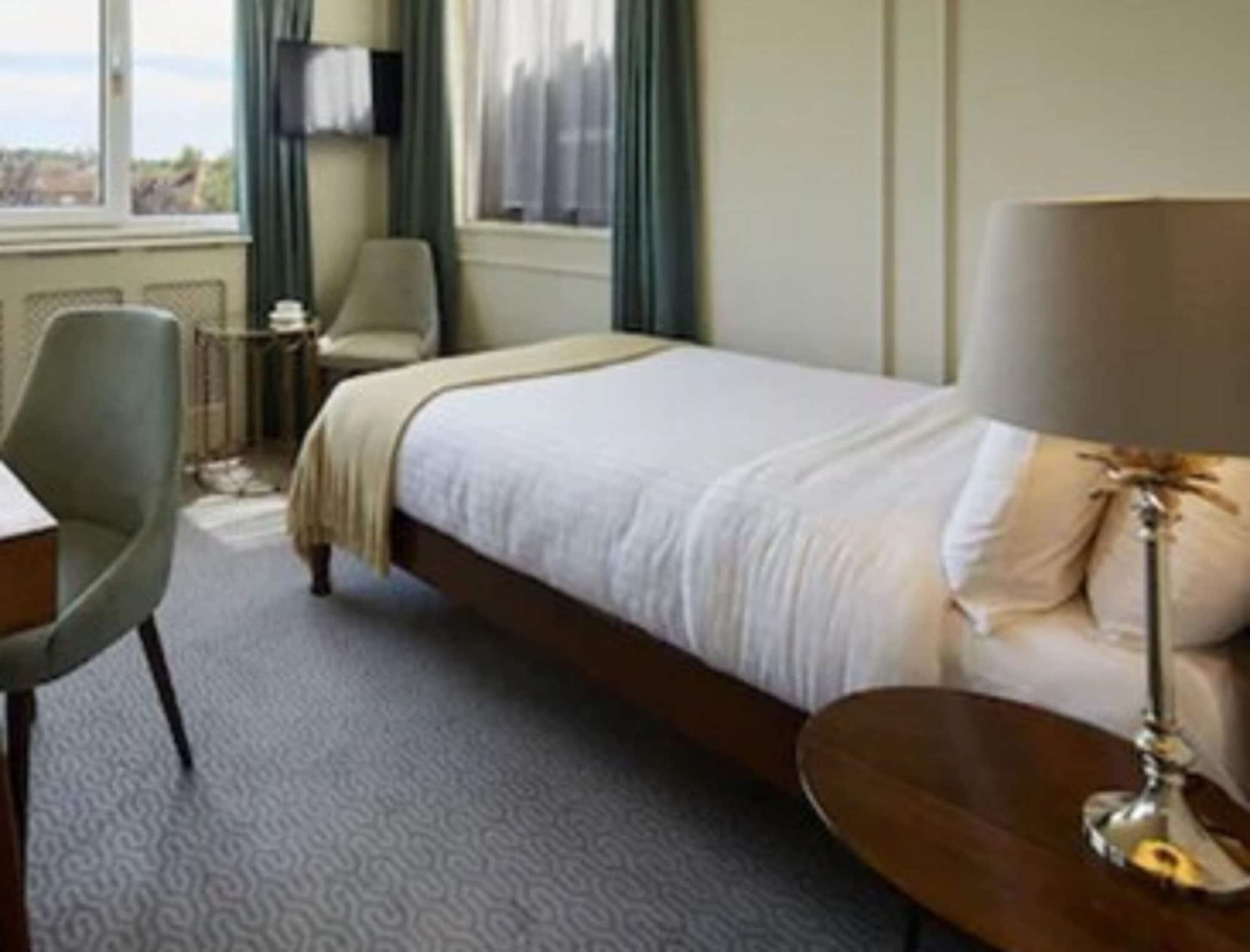 Hotel Cromwell Stevenage Ngoại thất bức ảnh